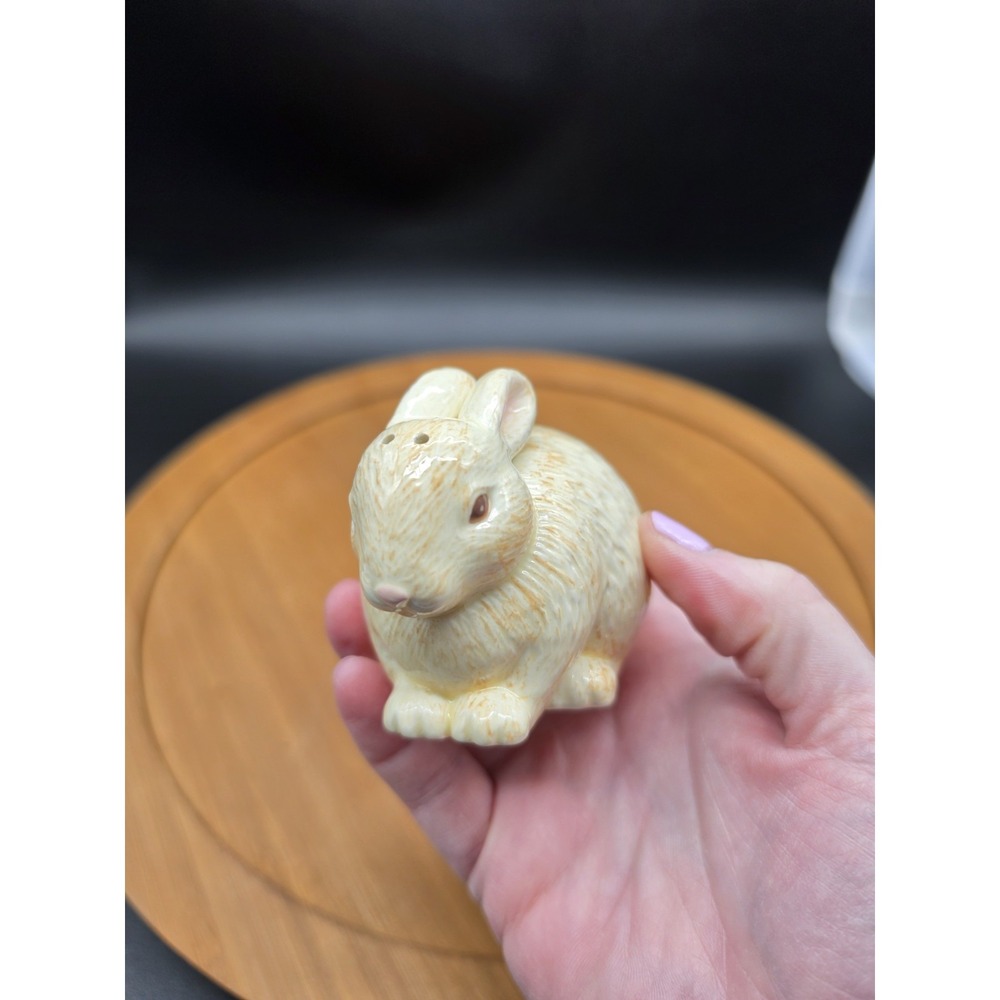 Vintage Hallmark Easter Bunny Ceramic Shaker - Picture 6 of 8